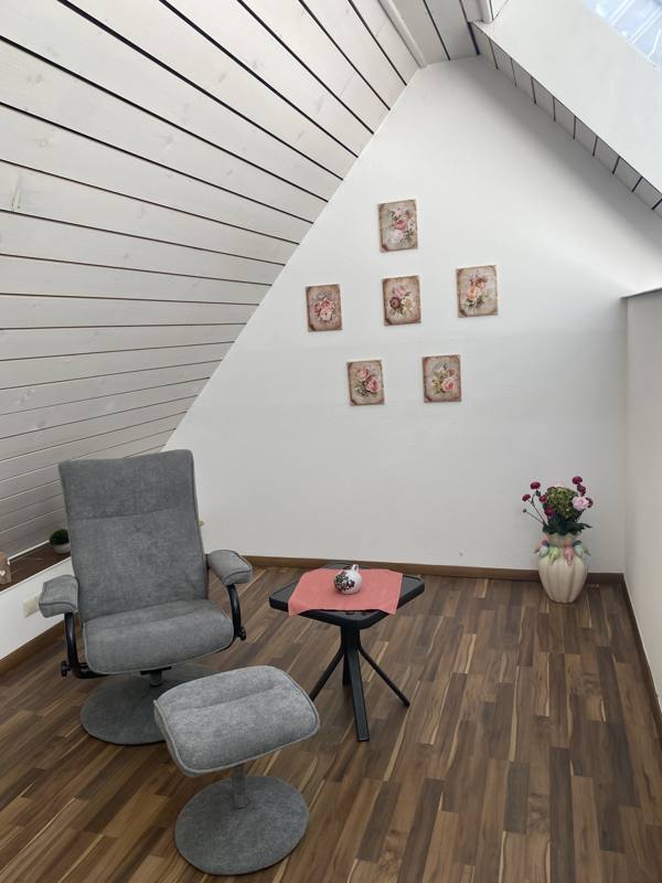 Gemütliche Leseecke mit Sessel